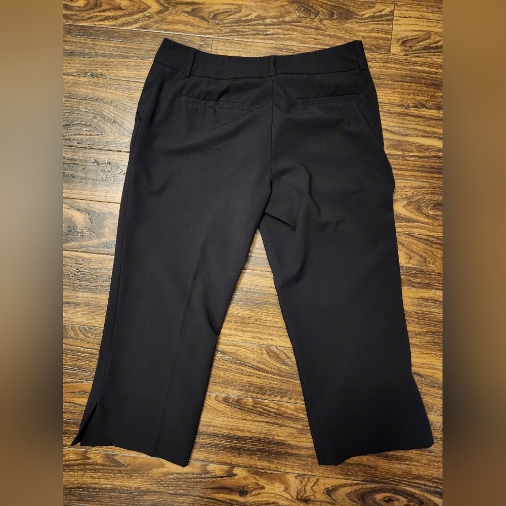 🔥NICE! Tribal Black Capris Size 8 - Picture 2 of 8